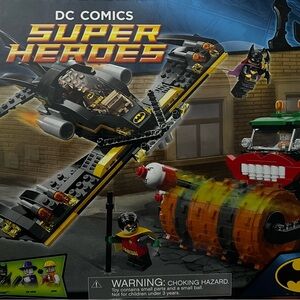 Lego DC Comics Super Heroes Batwing Set - Black, Yellow, Red